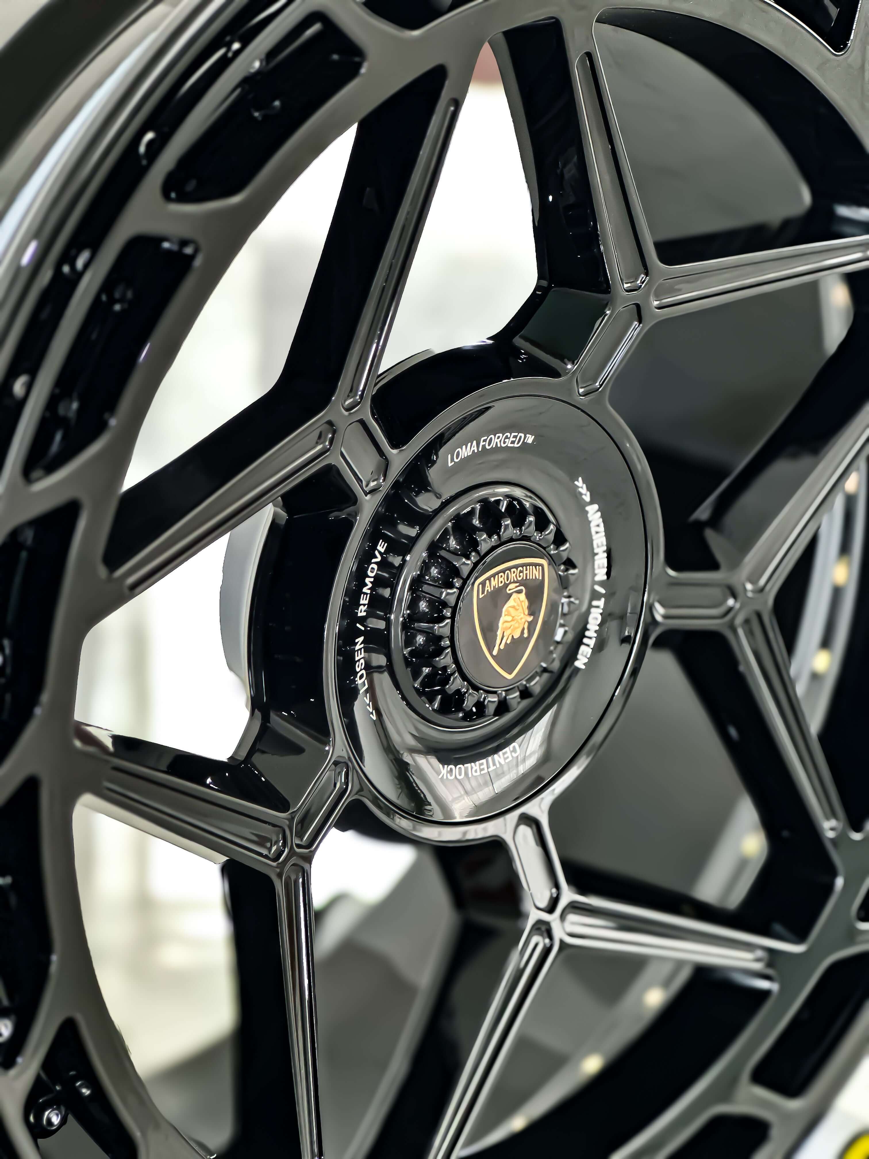Lamborghini Urus Centerlock Design Wheel in 23-Inches.